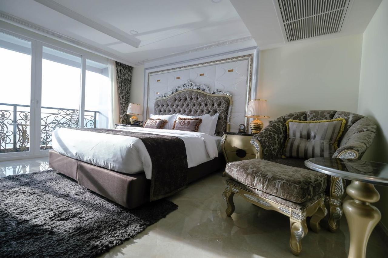 Lk Emerald Beach - Sha Extra Plus Pattaja Kültér fotó A bedroom at the hotel