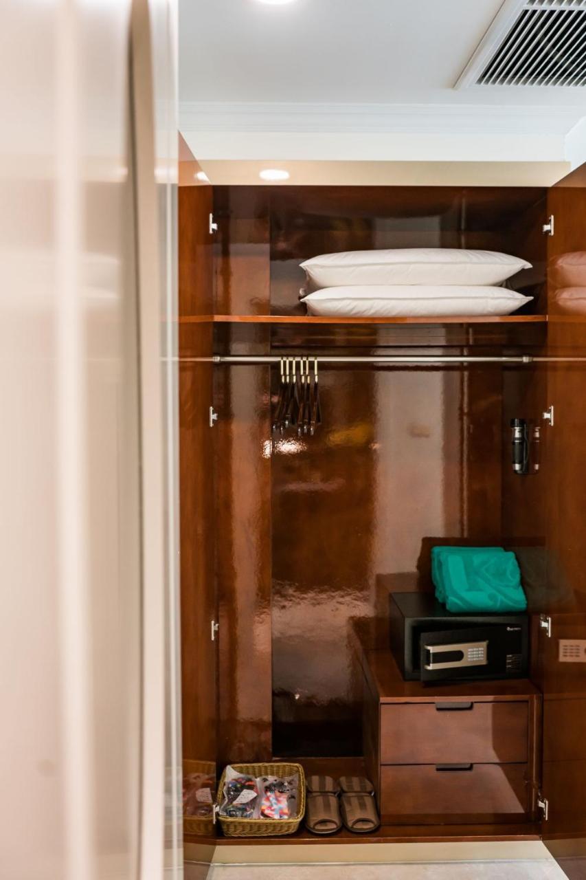 Lk Emerald Beach - Sha Extra Plus Pattaja Kültér fotó A wardrobe