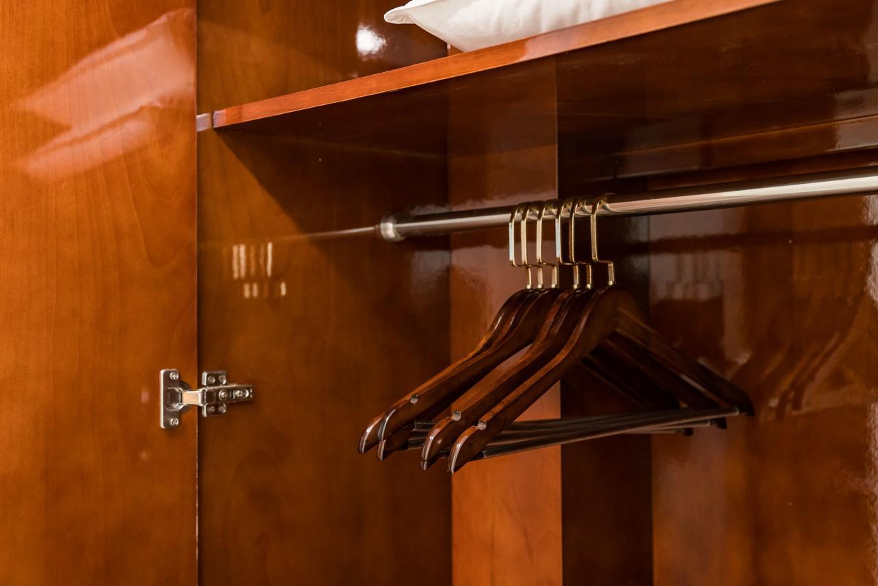 Lk Emerald Beach - Sha Extra Plus Pattaja Kültér fotó A wardrobe with a clothes rail