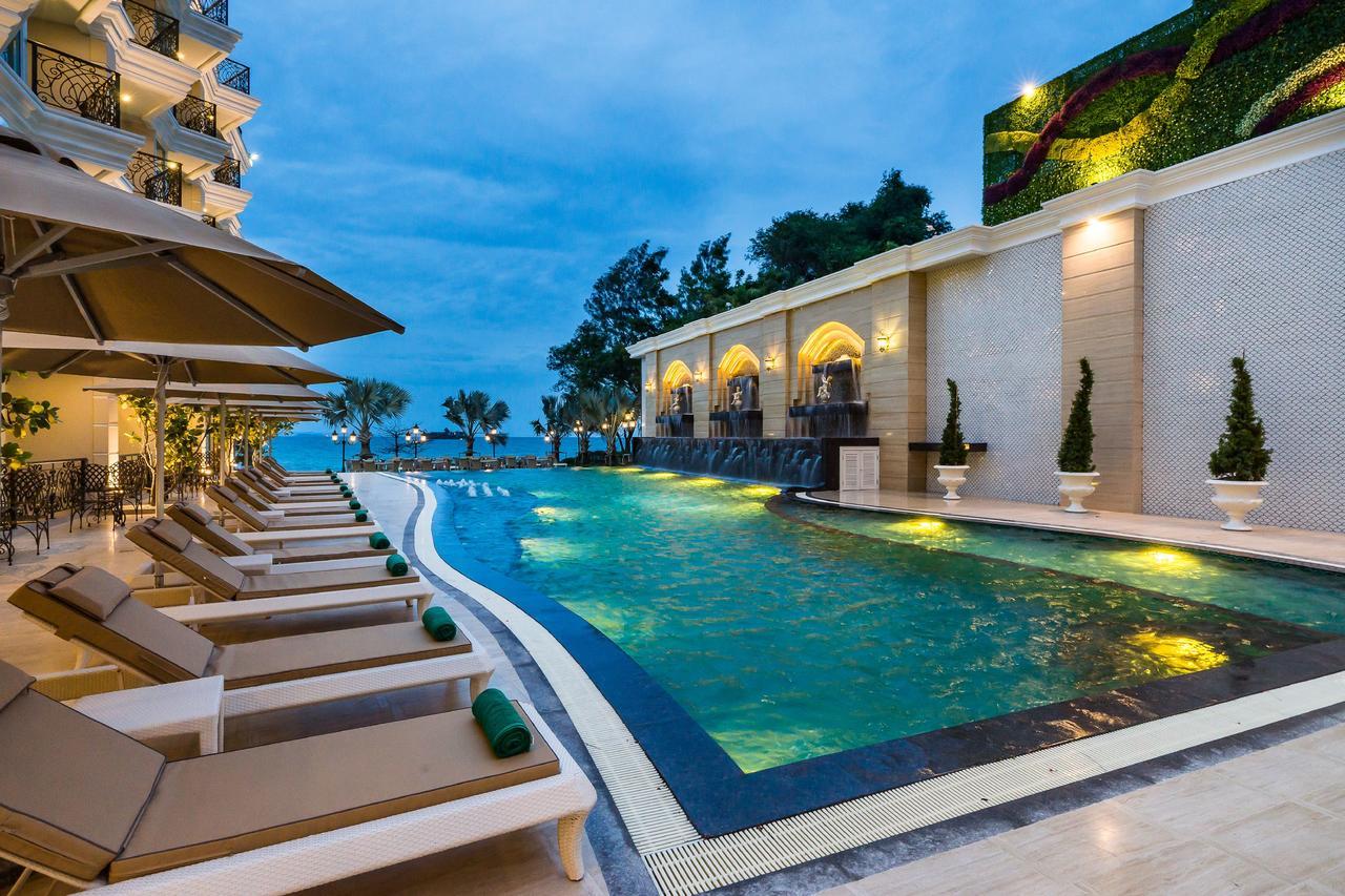 Lk Emerald Beach - Sha Extra Plus Pattaja Kültér fotó Infinity pool at the hotel